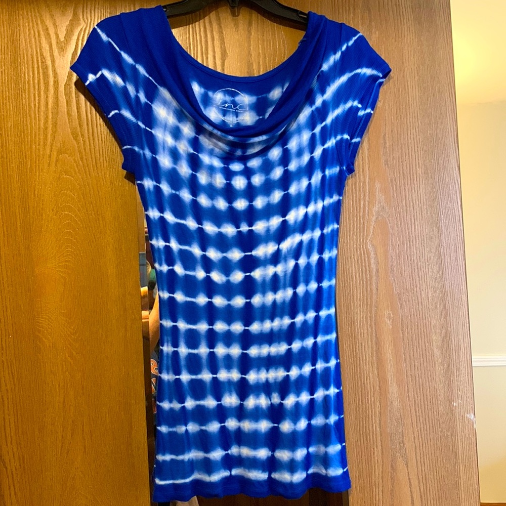 NWOT! inc long shirt, blue/white. Never worn